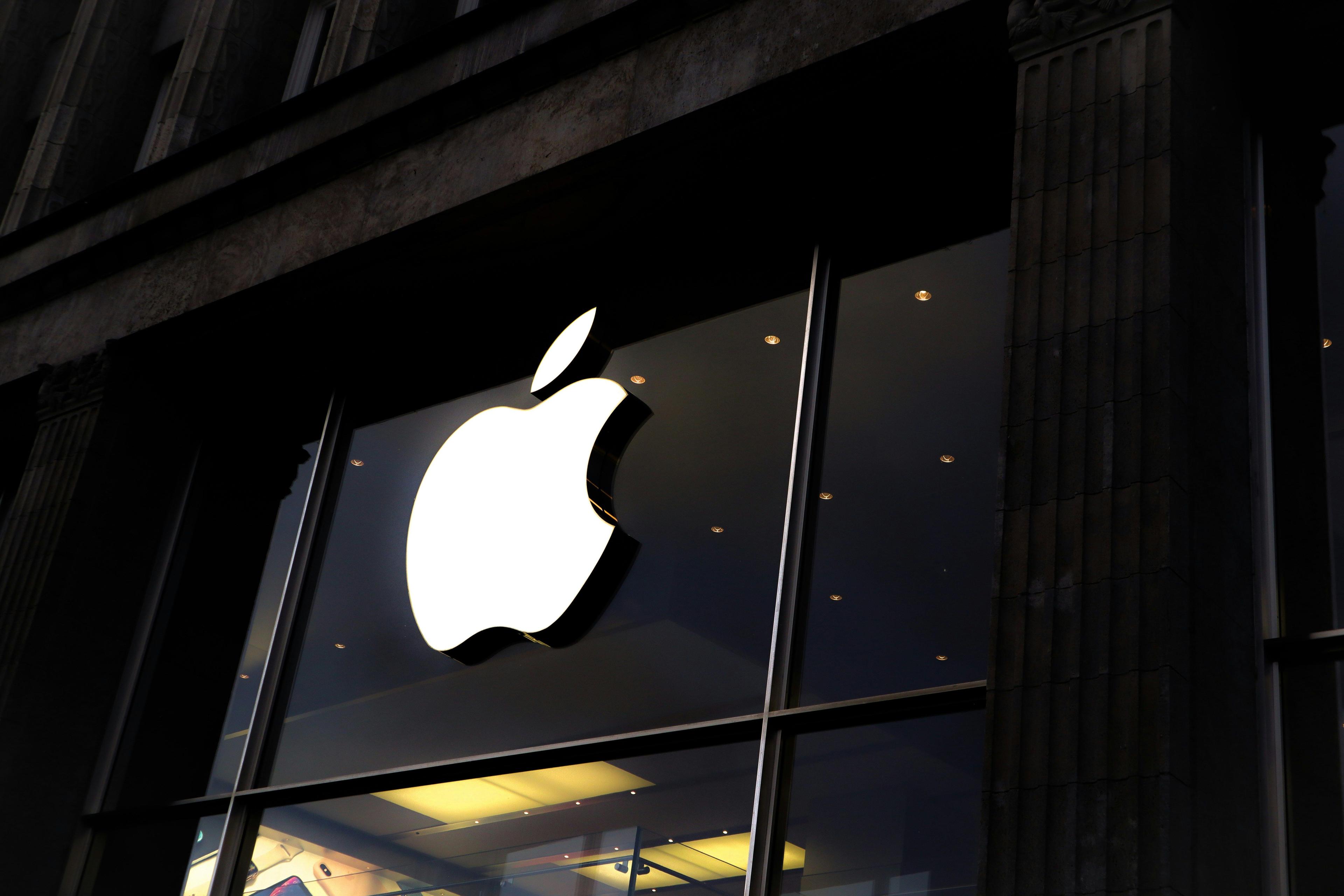 Apple production hubs hit by tariffs, sending shares plummeting