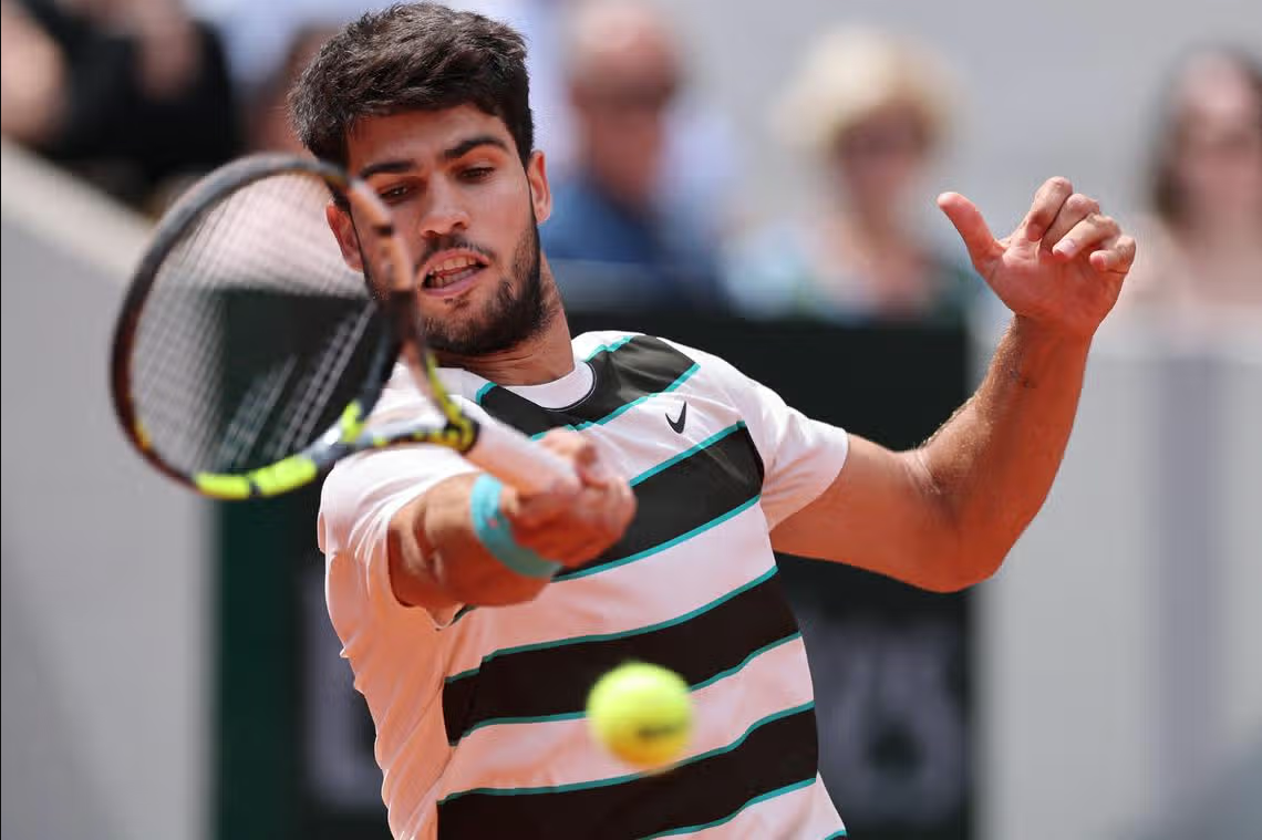 Alcaraz strolls into French Open second round