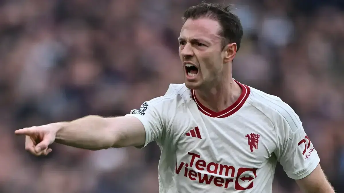 Jonny Evans staying at Man Utd! Veteran defender handed key transfer role after hanging up his boots | Goal.com